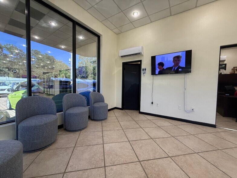 More Photos Of 13001 N Florida Ave, Tampa General Retail For Lease
