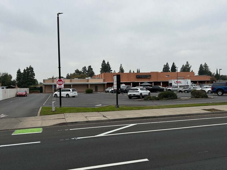 More Photos Of 1355 N Main St, Manteca General Retail For Sale
