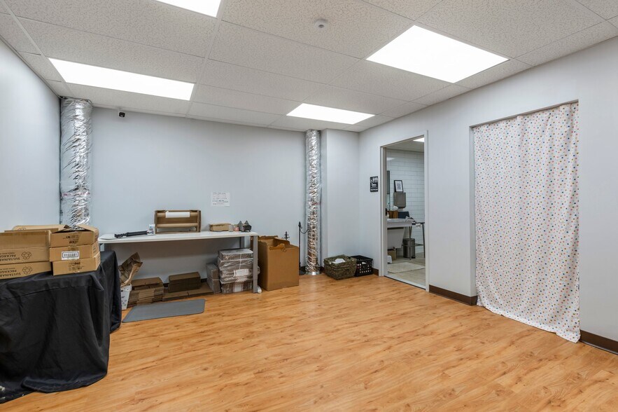 More Photos Of 1652 Grand Ave, Saint Paul Storefront Retail Office For Lease