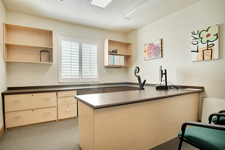 More Photos Of 439 N Maclay Ave, San Fernando Office For Sale