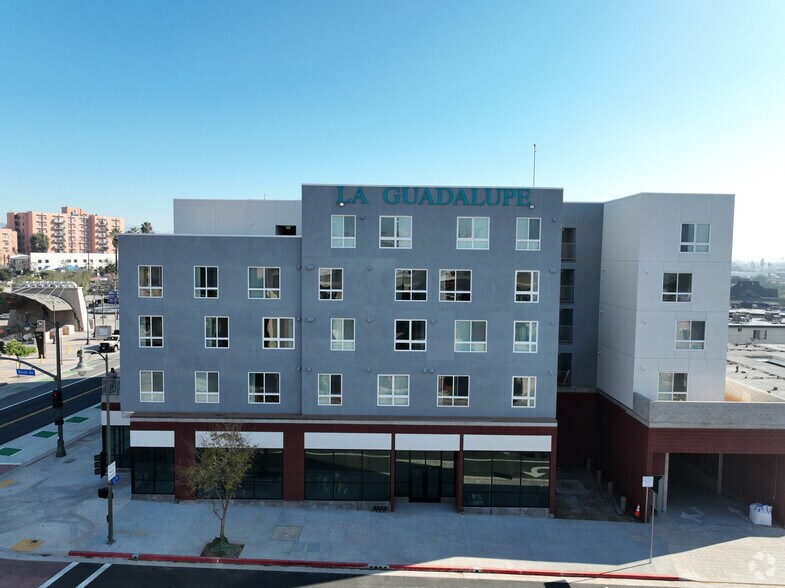 Primary Photo Of 110 S Boyle Ave, Los Angeles Apartments For Lease