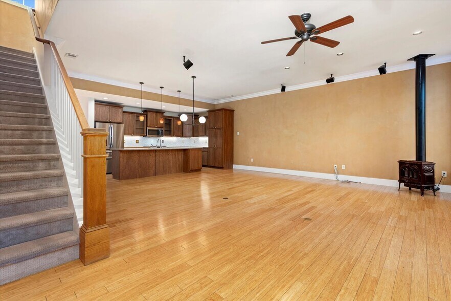 More Photos Of 902 S Main St, Buena Vista Storefront Retail Residential For Sale