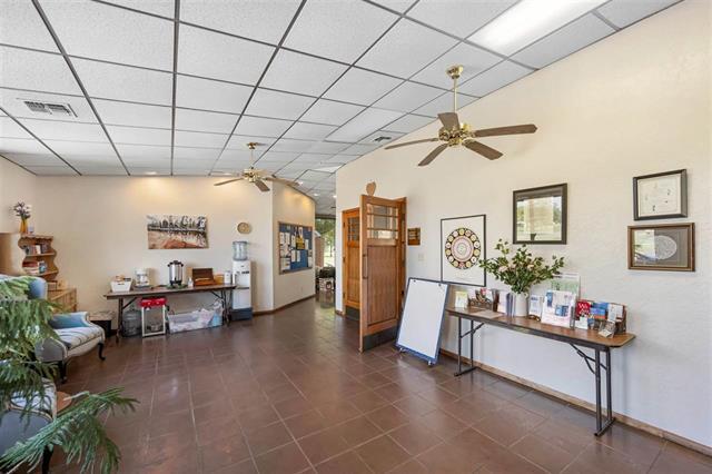 More Photos Of 816 W Gore Blvd, Lawton Office For Sale