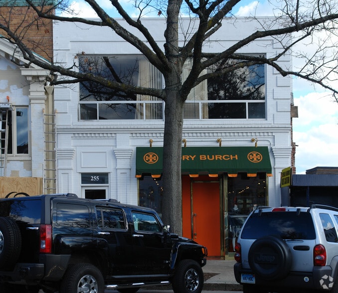 Primary Photo Of 255 Greenwich Ave, Greenwich Storefront Retail Office For Lease