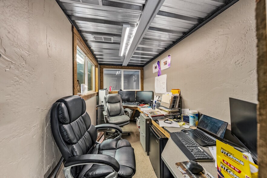 More Photos Of 3811 Crater Lake Hwy, Medford Warehouse For Sale