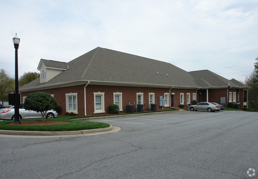 More Photos Of 1400 Buford Hwy, Buford Office For Lease