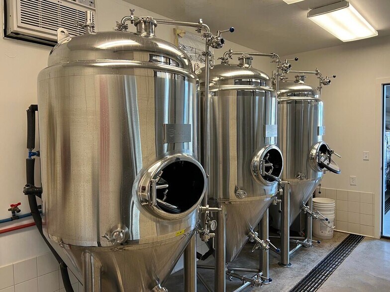 More Photos Of 33 Tenney Hl, Blue Hill Restaurant For Sale
