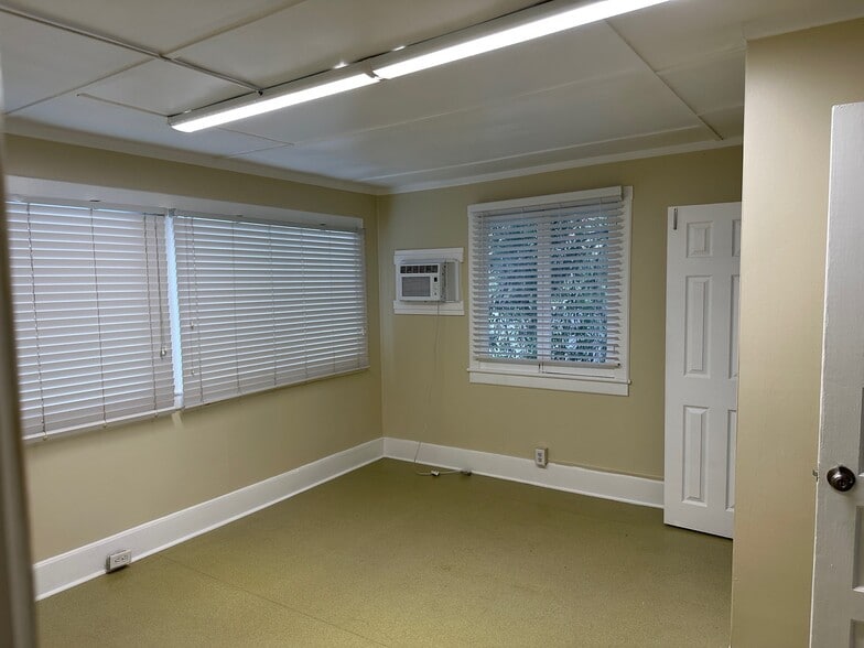 More Photos Of 4926 Vineland Ave, North Hollywood Office For Lease
