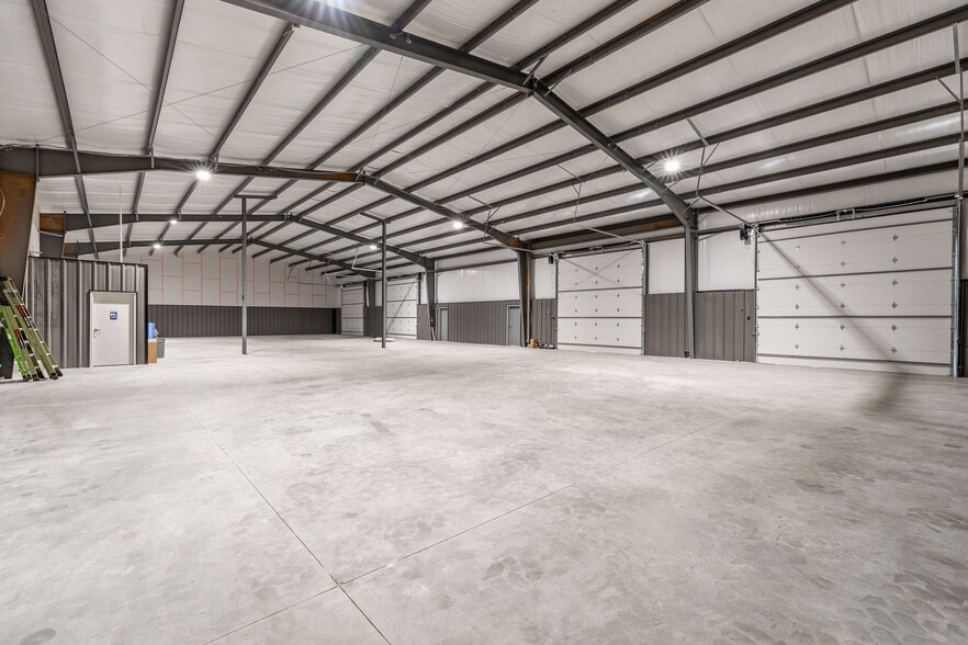 More Photos Of 116 NE 37th St, Oklahoma City Warehouse For Lease