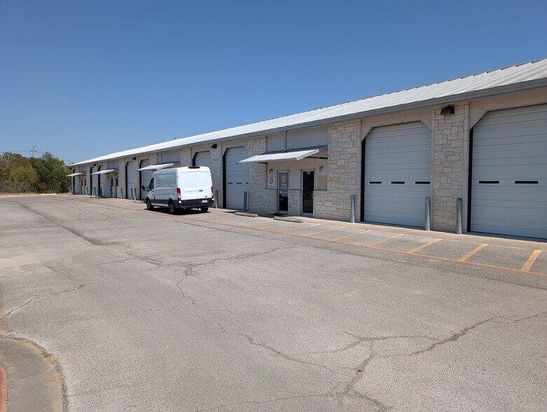 More Photos Of 2250 County Road 172, Round Rock Distribution For Lease