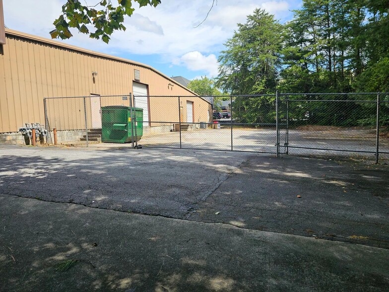 More Photos Of 4664 Lawrenceville Hwy NW, Lilburn Freestanding For Lease