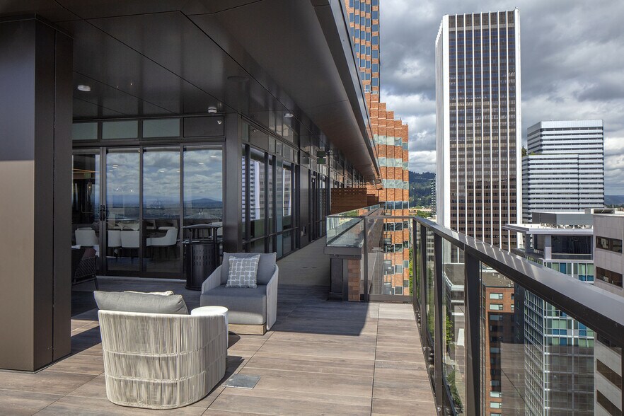 More Photos Of 140 SW Columbia St, Portland Apartments For Lease