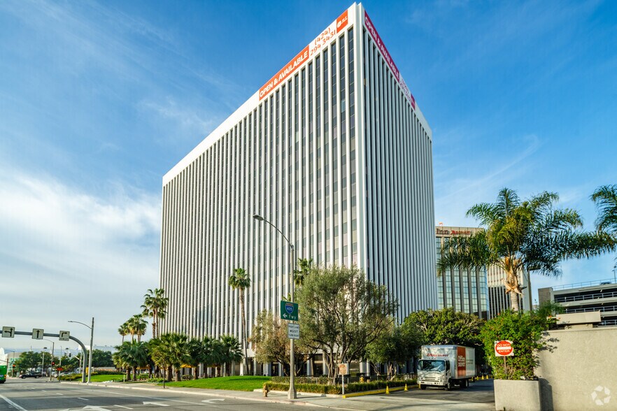More Photos Of 5901 W Century Blvd, Los Angeles Coworking Space