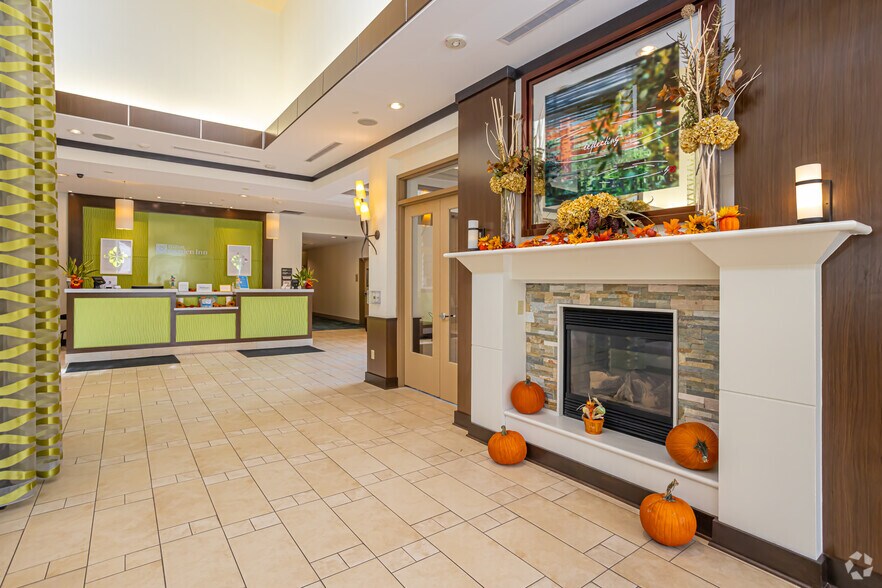 More Photos Of 350 Holiday Square Blvd, Covington Hotel For Sale