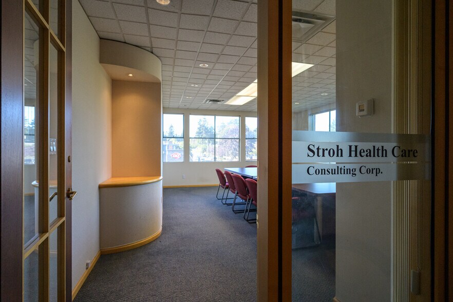 More Photos Of 1530 56th St, Delta Office For Lease