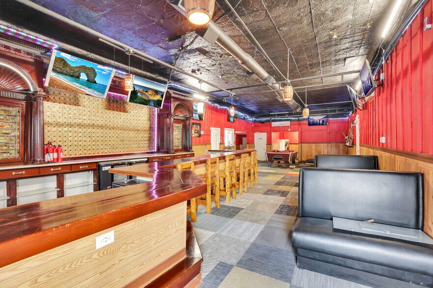 More Photos Of 11472 Broad St SW, Pataskala Bar For Lease