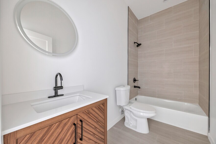 More Photos Of 10905 Dalerose Ave, Inglewood Multifamily For Sale