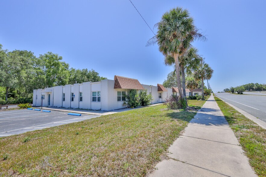 More Photos Of 601 S Us-41, Inverness Medical For Sale