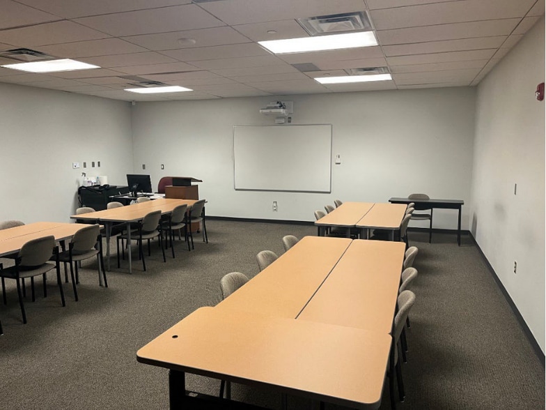 More Photos Of 2101 Pennsylvania Ave, York Manufacturing For Sale