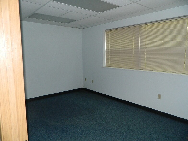 More Photos Of 941 Menoher Blvd, Johnstown Office For Sale