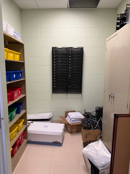 More Photos Of 240-252 Airport Rd, Winchester Light Distribution For Sale
