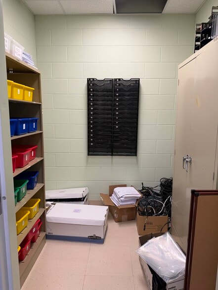 More Photos Of 240-252 Airport Rd, Winchester Light Distribution For Sale