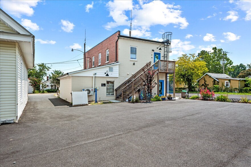 More Photos Of 10 Irving Ave N, Colonial Beach Apartments For Sale