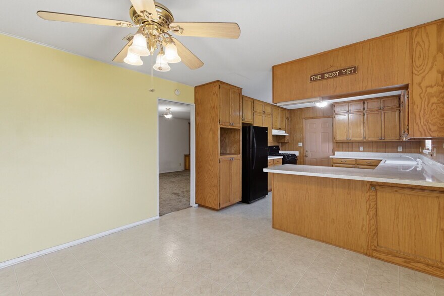 More Photos Of 3523 E Highway 199, Springtown Office For Sale