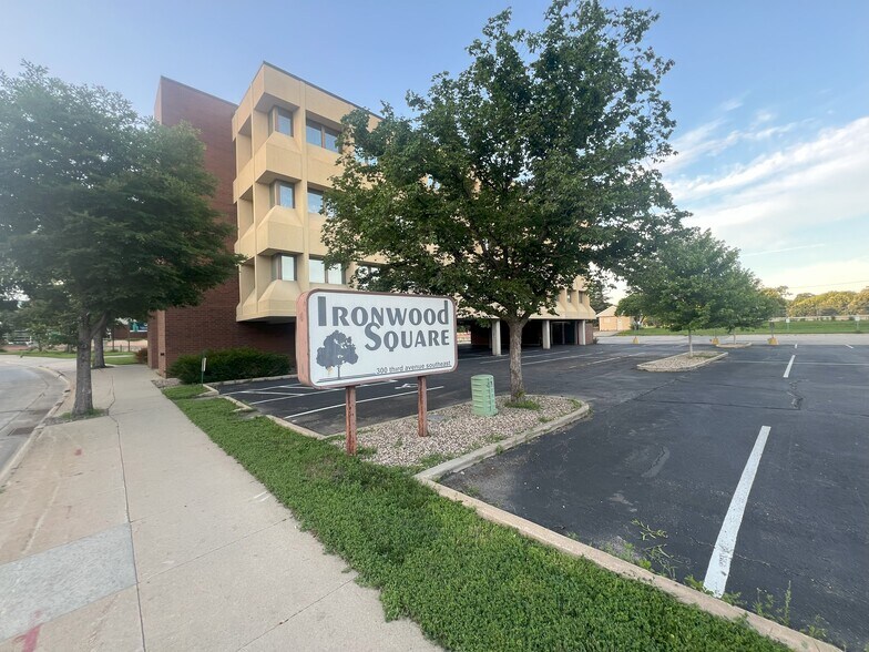 More Photos Of 300 3rd Ave SE, Rochester Coworking Space