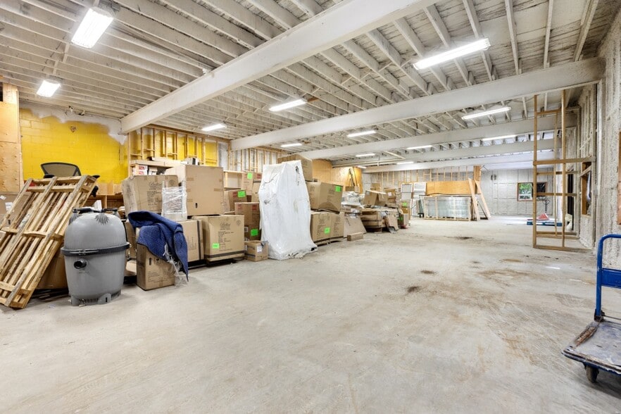 More Photos Of 255-257 Ste-anne Ave, Ottawa Warehouse For Sale