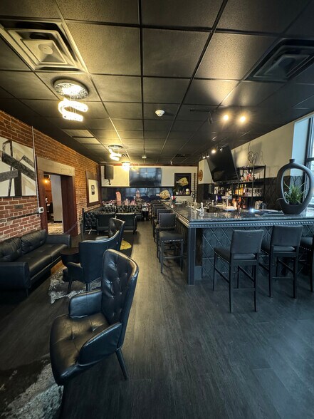 More Photos Of 501 N College Ave, Indianapolis General Retail For Sale