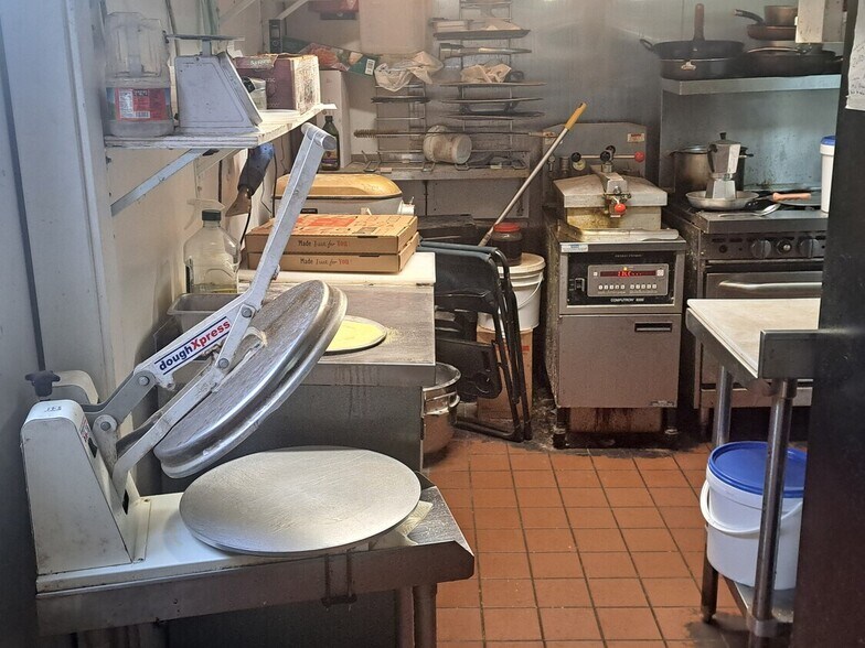 More Photos Of 500 W North St, Enterprise Restaurant For Sale