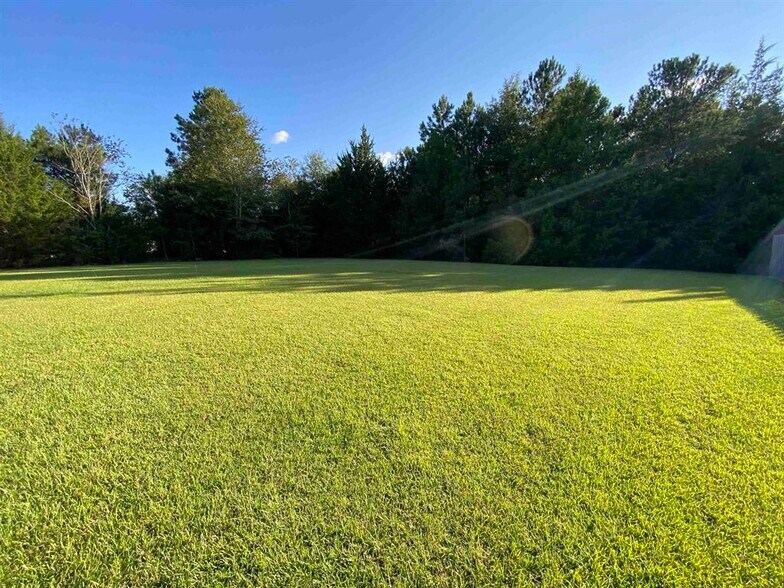 More Photos Of 131 Lakeview Church Rd, Cochran Freestanding For Lease