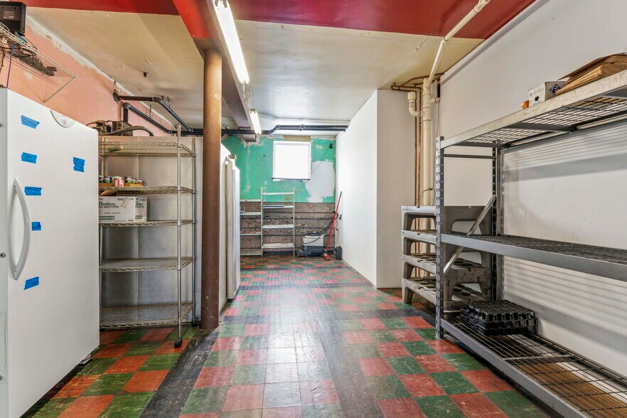 More Photos Of 105 Holbert Stretch, Dilliner Bar For Sale