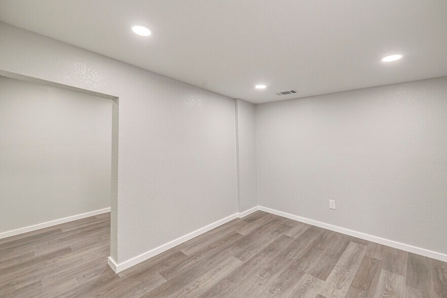 More Photos Of 5268/5450 N FM 866, Odessa Warehouse For Sale