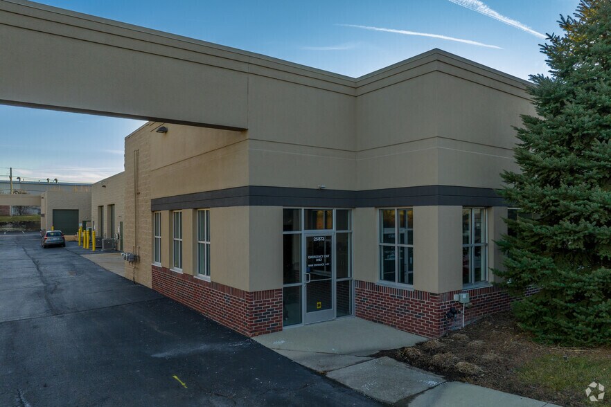 More Photos Of 25873-25893 Meadowbrook Rd, Novi Flex For Sale