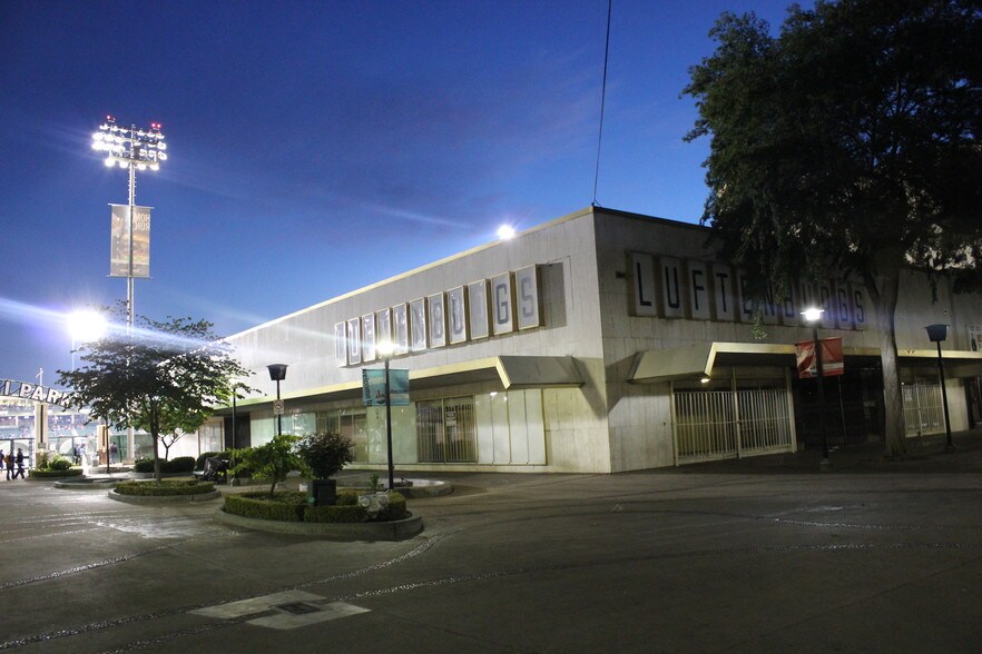 Primary Photo Of 909 Fulton Mall, Fresno Freestanding For Lease