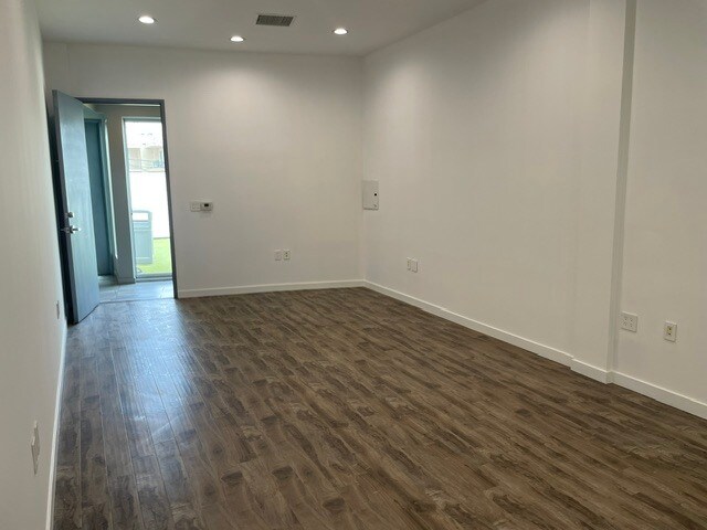 More Photos Of 13263 Ventura Blvd, Studio City Office For Lease