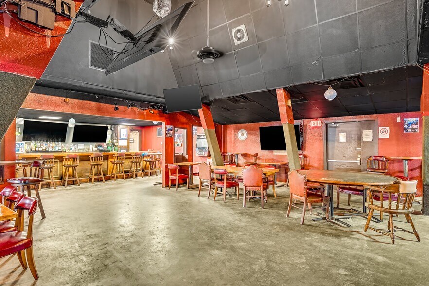 More Photos Of 1623 W 15th St, Panama City Bar For Sale