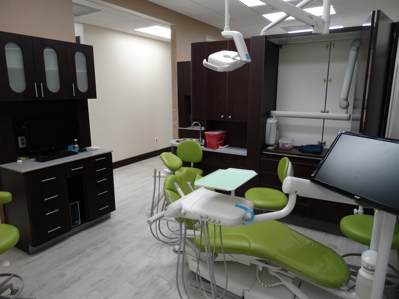 More Photos Of 6051-6095 W Commercial Blvd, Tamarac Medical For Sale