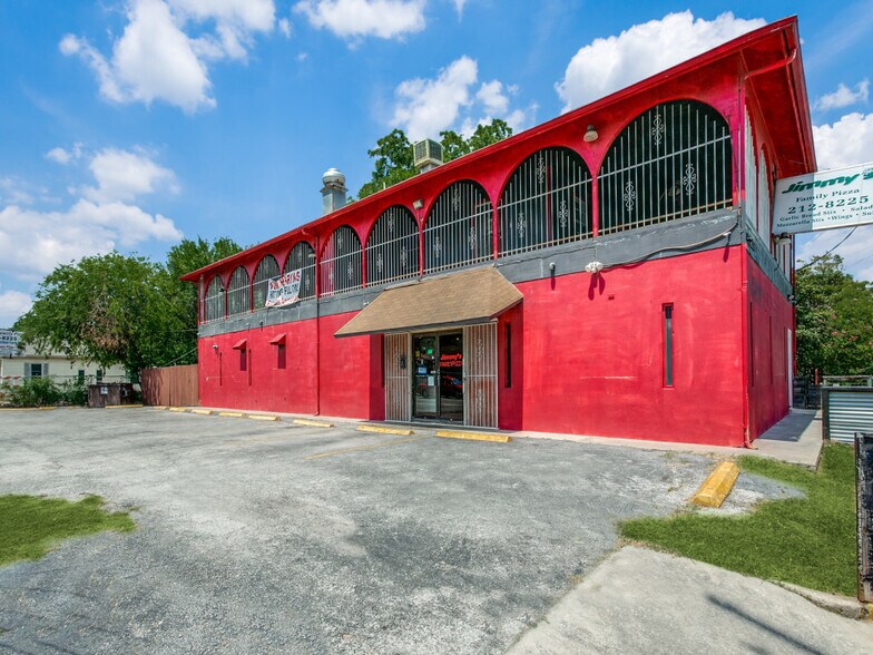 More Photos Of 226 E Fest St, San Antonio Restaurant For Sale