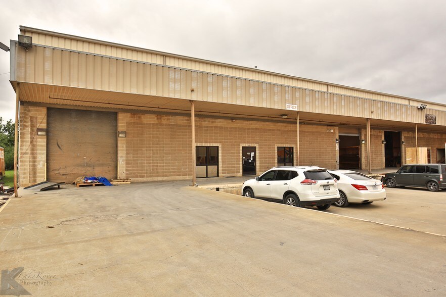 More Photos Of 4650 S Treadaway Blvd, Abilene Light Distribution For Lease