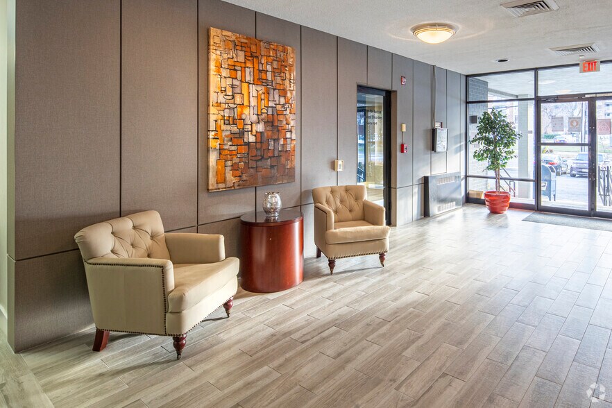 More Photos Of 2560 Huntington Ave, Alexandria Office For Lease