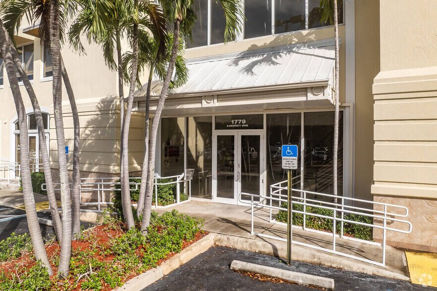 More Photos Of 1779 N University Dr, Pembroke Pines Office For Lease
