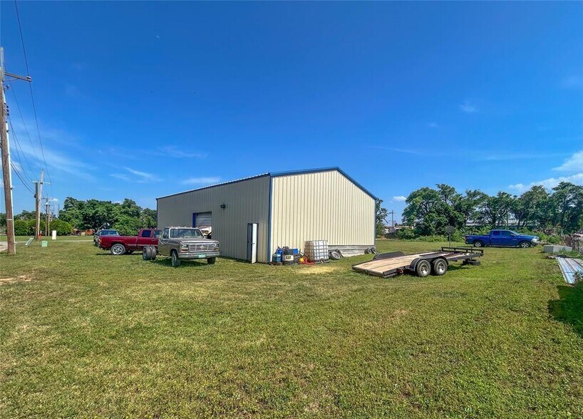 More Photos Of 300 N 14th St, Clinton Specialty For Sale