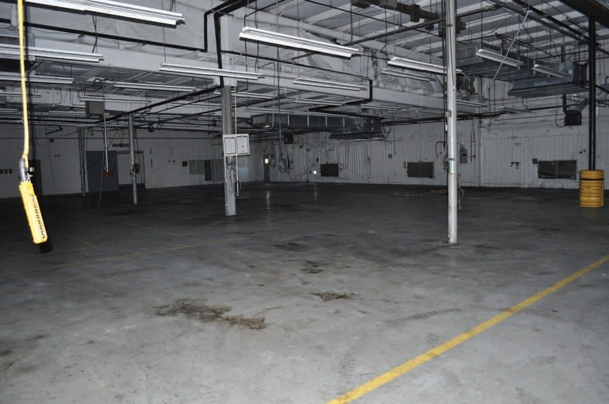 More Photos Of 917 Commerce Cir, Hanahan Warehouse For Sale