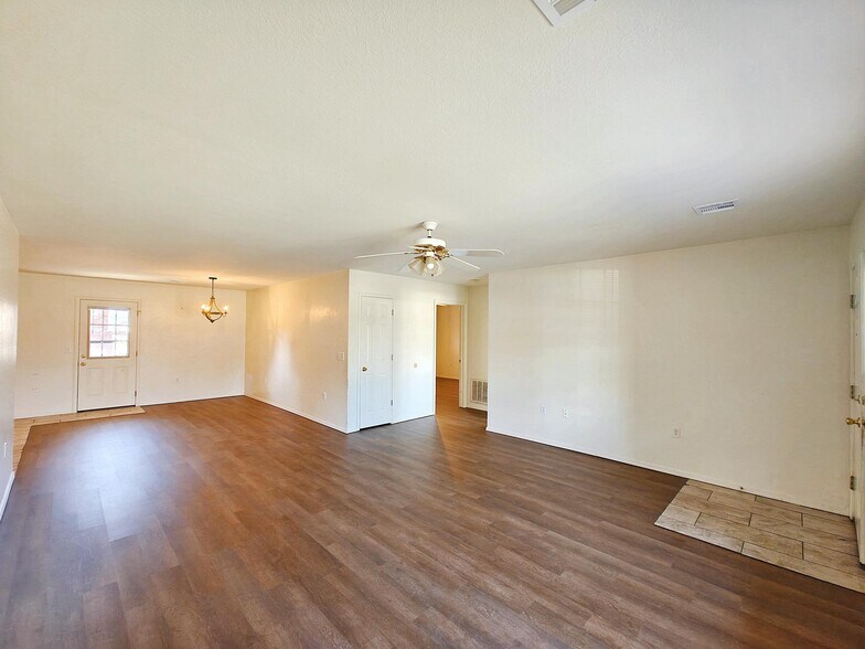 More Photos Of 1133 W 4th St, Tahlequah Apartments For Sale