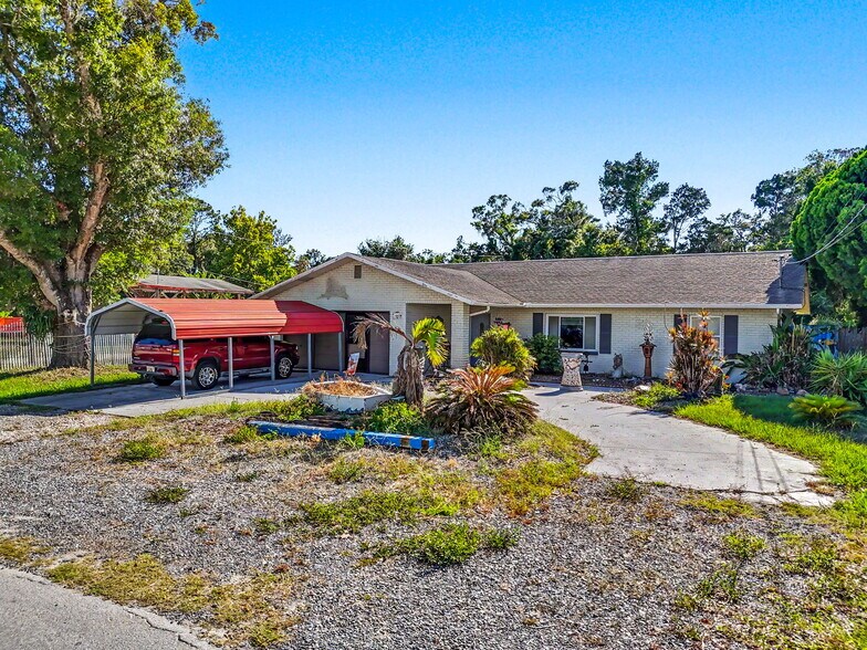 More Photos Of 7813 Leo Kidd Ave, Port Richey Flex For Sale