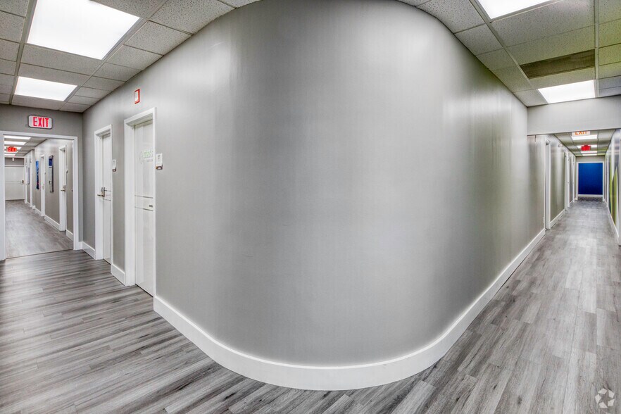 More Photos Of 410 S Ware Blvd, Tampa Loft Creative Space For Sale