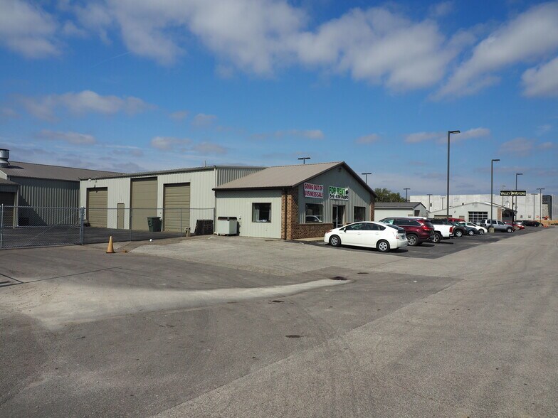 More Photos Of 9430 N Karen Dr, Mooresville Light Distribution For Lease